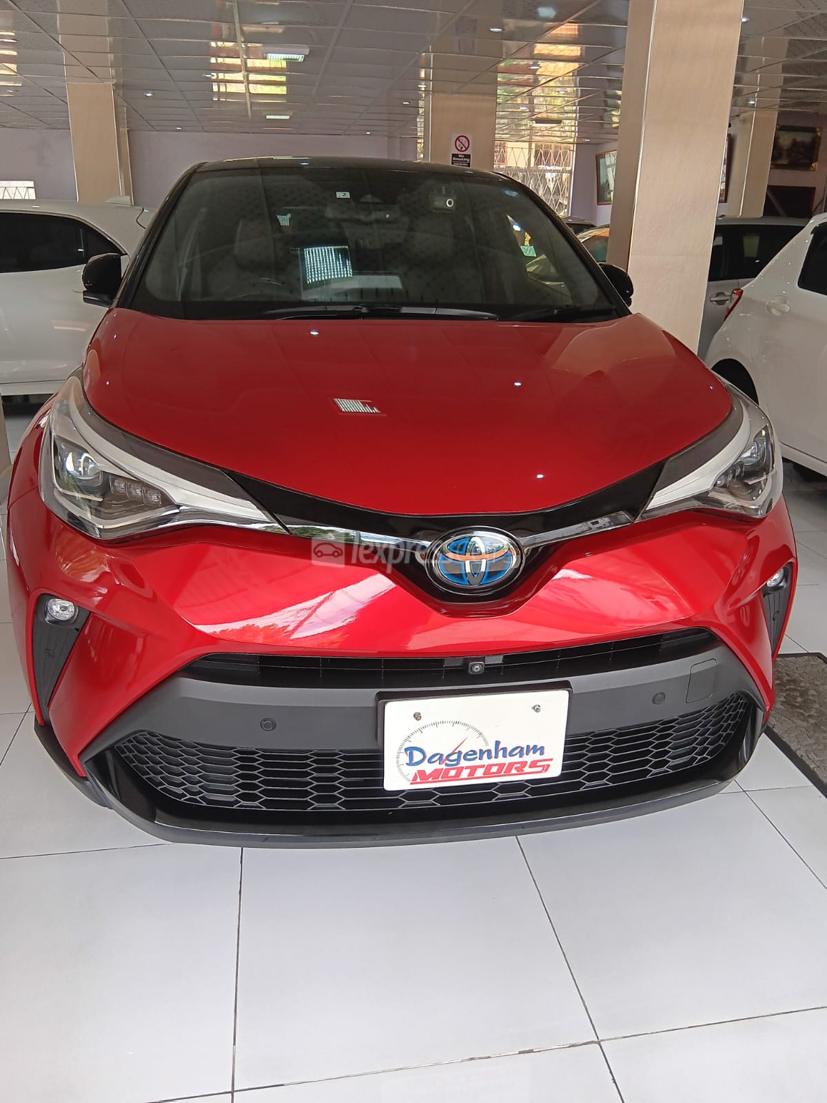 Dealership Second Hand Toyota C-HR 2021 - lexpresscars.mu