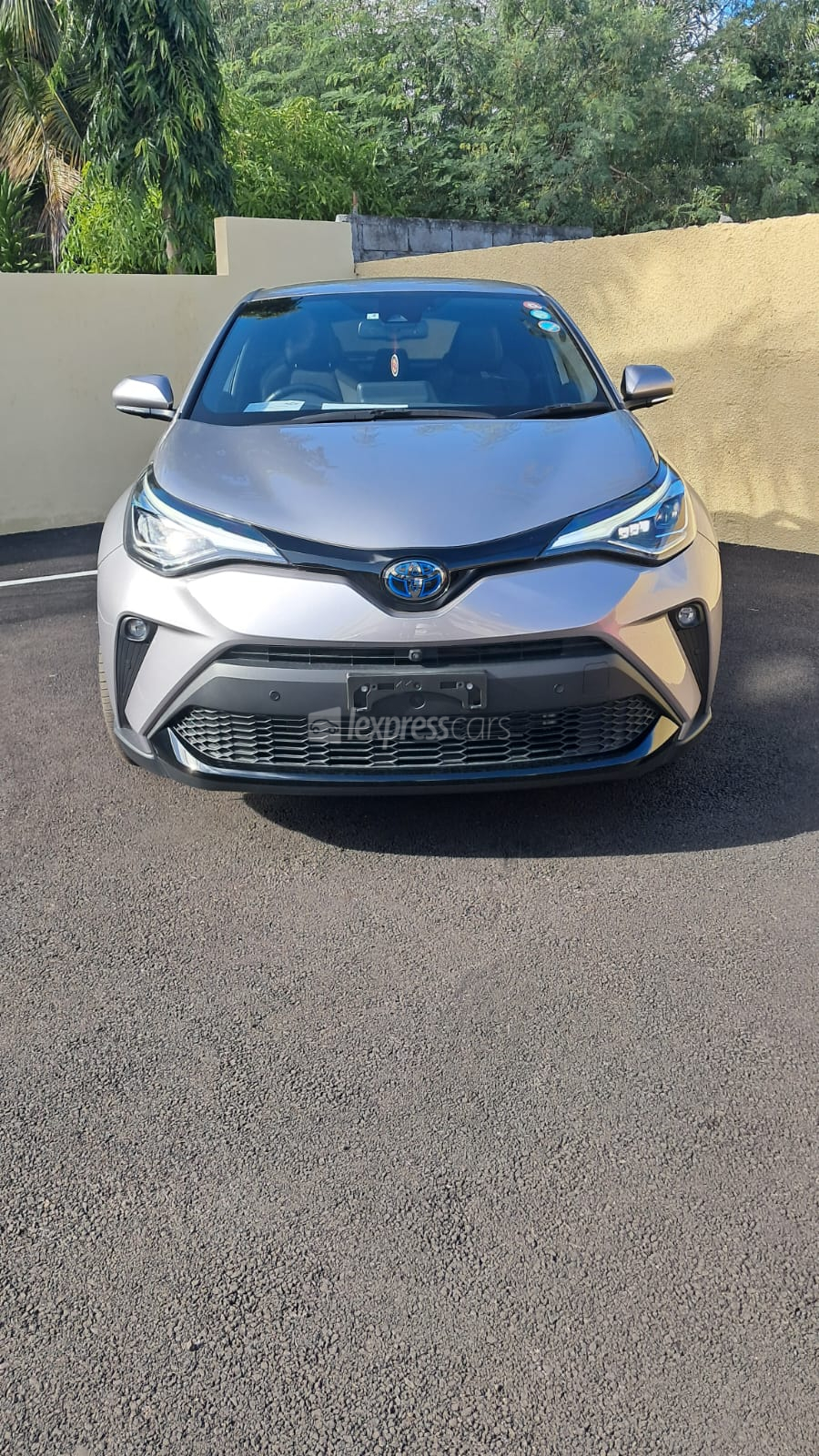 Dealership Second Hand Toyota C-HR 2021 - lexpresscars.mu