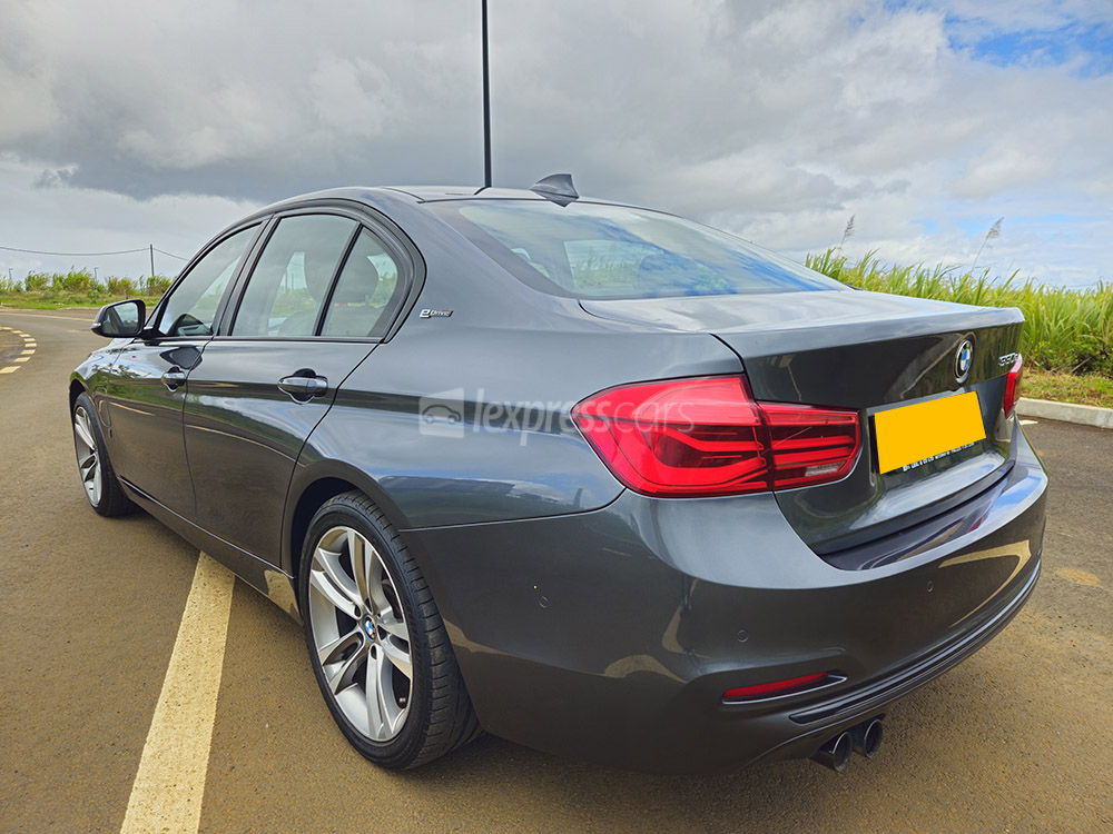 Dealership Second Hand BMW 330E 2017 - lexpresscars.mu