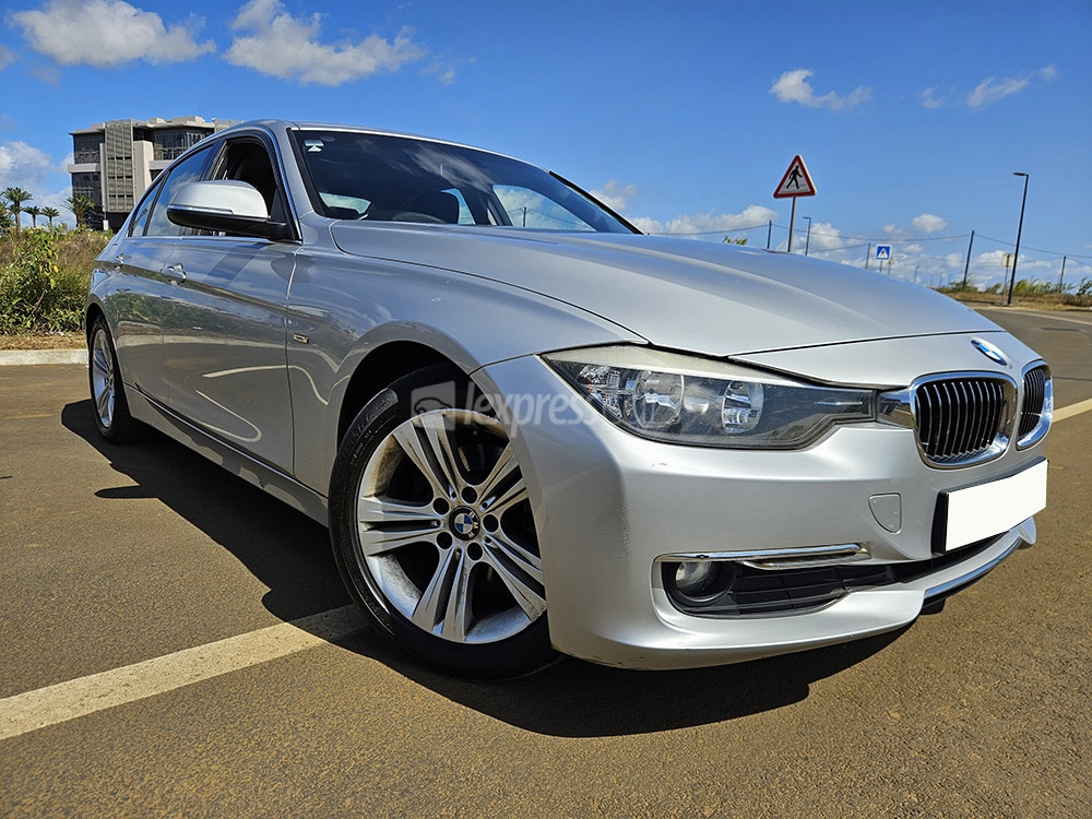 Dealership Second Hand BMW 320i 2016 - lexpresscars.mu
