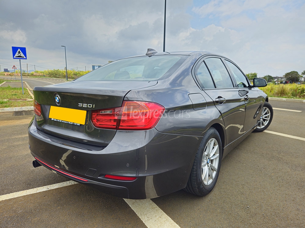 Dealership Second Hand BMW 320i 2015 - lexpresscars.mu
