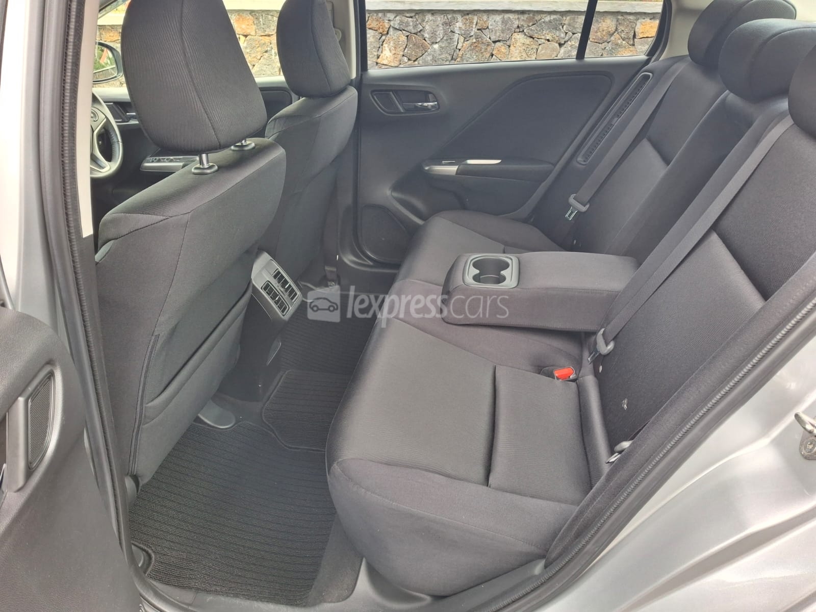 SecondHand Honda Grace 2015 lexpresscars.mu