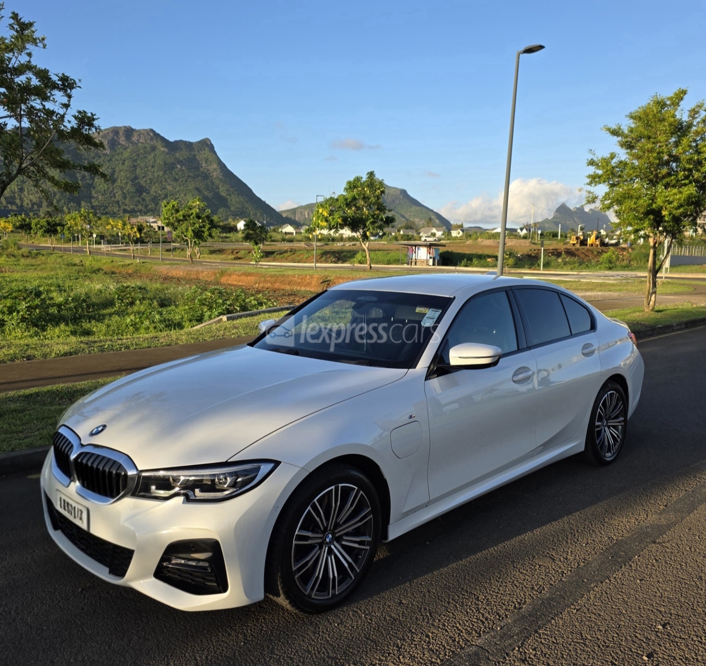 Second-Hand BMW 330E 2019 - lexpresscars.mu