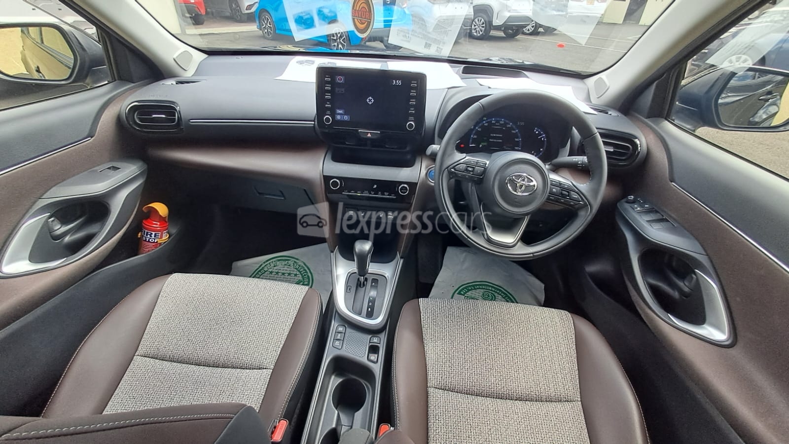 Dealership Second Hand Toyota Yaris Cross 2022 - lexpresscars.mu