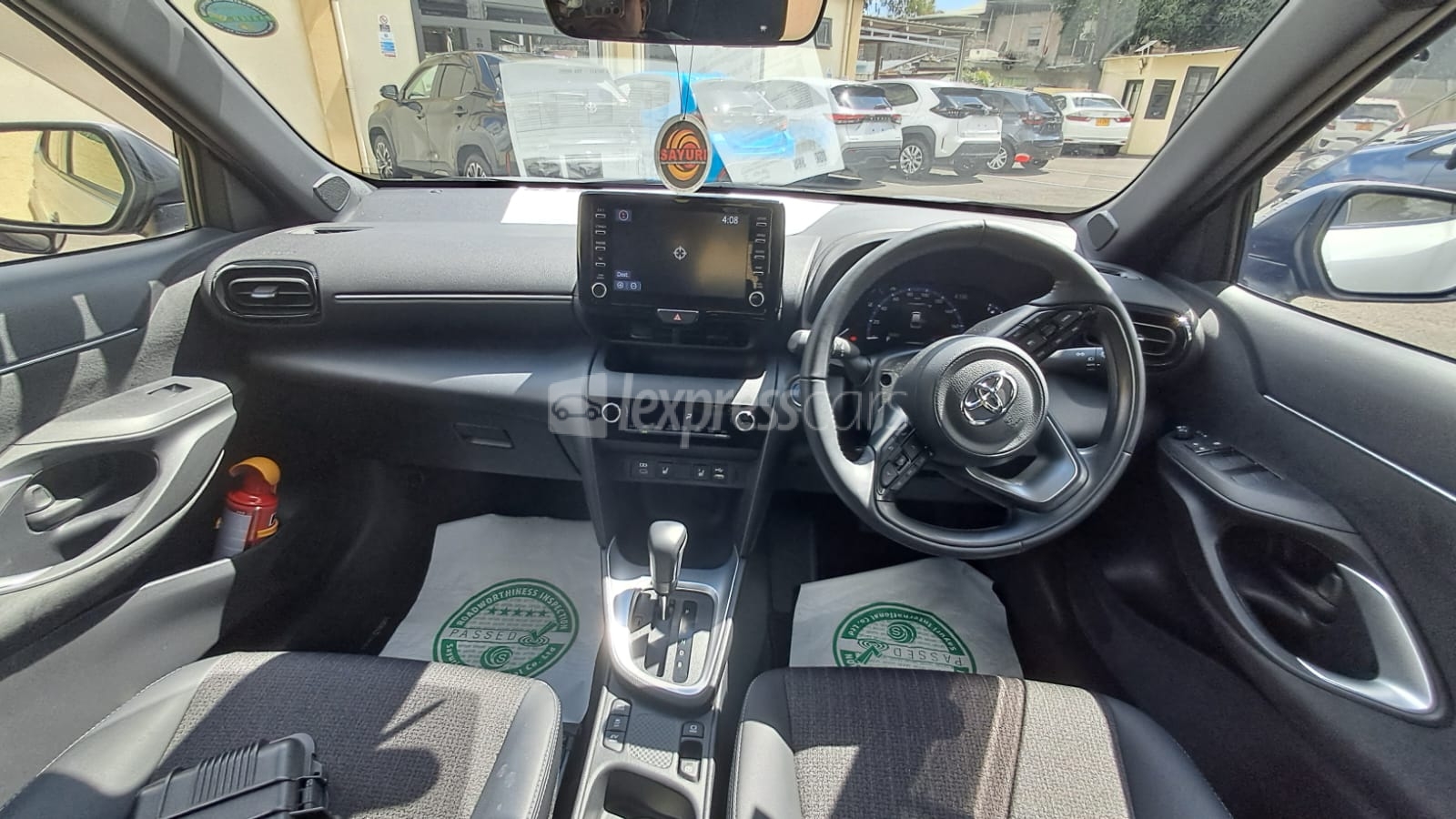 Dealership Second Hand Toyota Yaris Cross - lexpresscars.mu